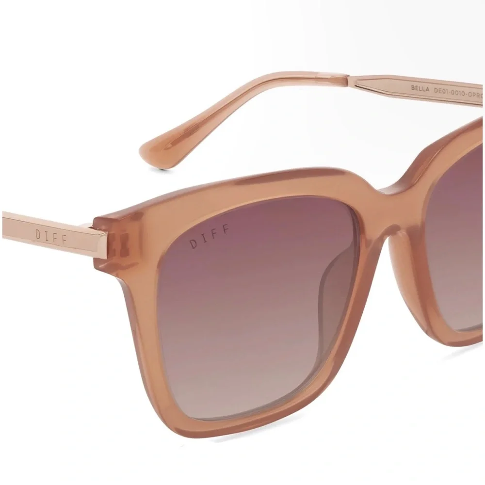 DIFF Bella Sunglasses Oyster Pink Frames Rose Gradient Lens VICI Collab NWT